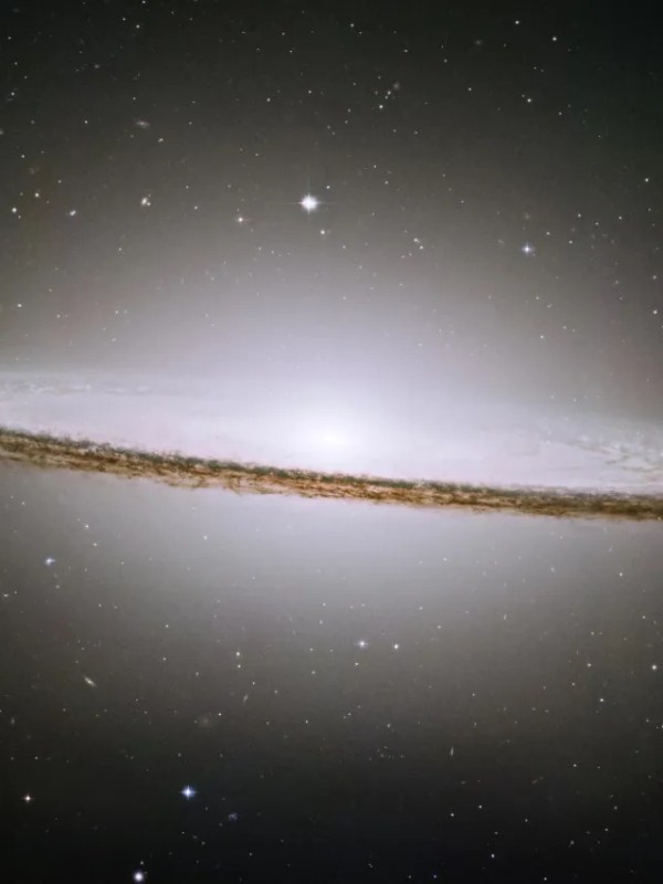 Hubble Revela Nueva Imagen Detallada de la Galaxia del Sombrero