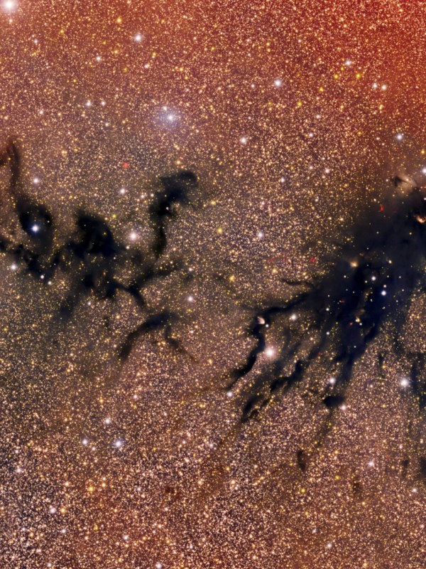 Una Misteriosa Nube Oscura que Fabrica Estrellas