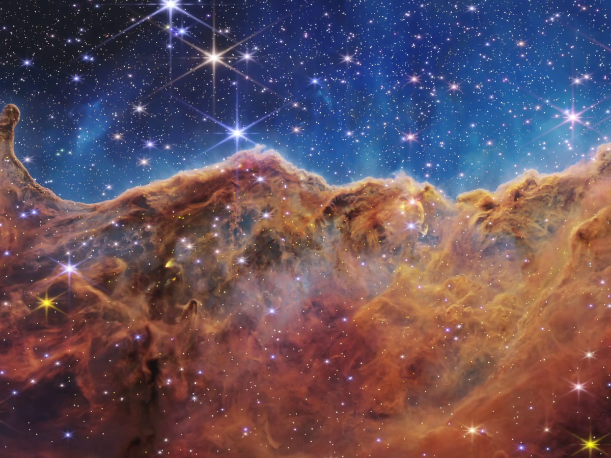 La Gravedad y los Campos Magnéticos en el Nacimiento de Estrellas Masivas